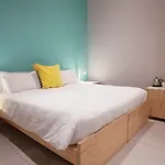 Mojo Hotel & Market