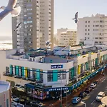 Mojo Hotel & Market