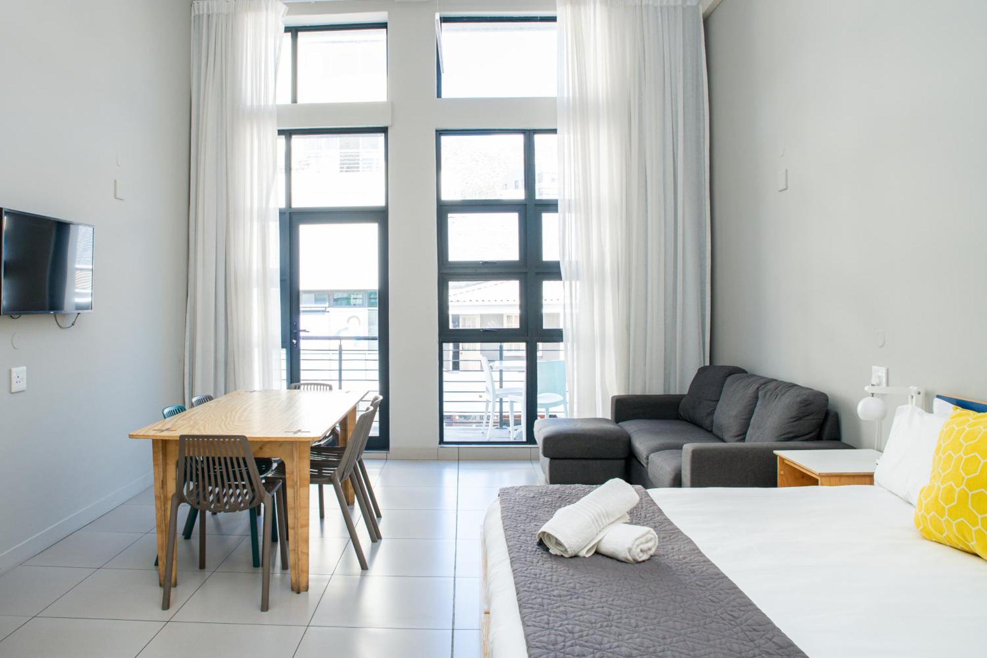 Mojo Hotel & Market Hotel