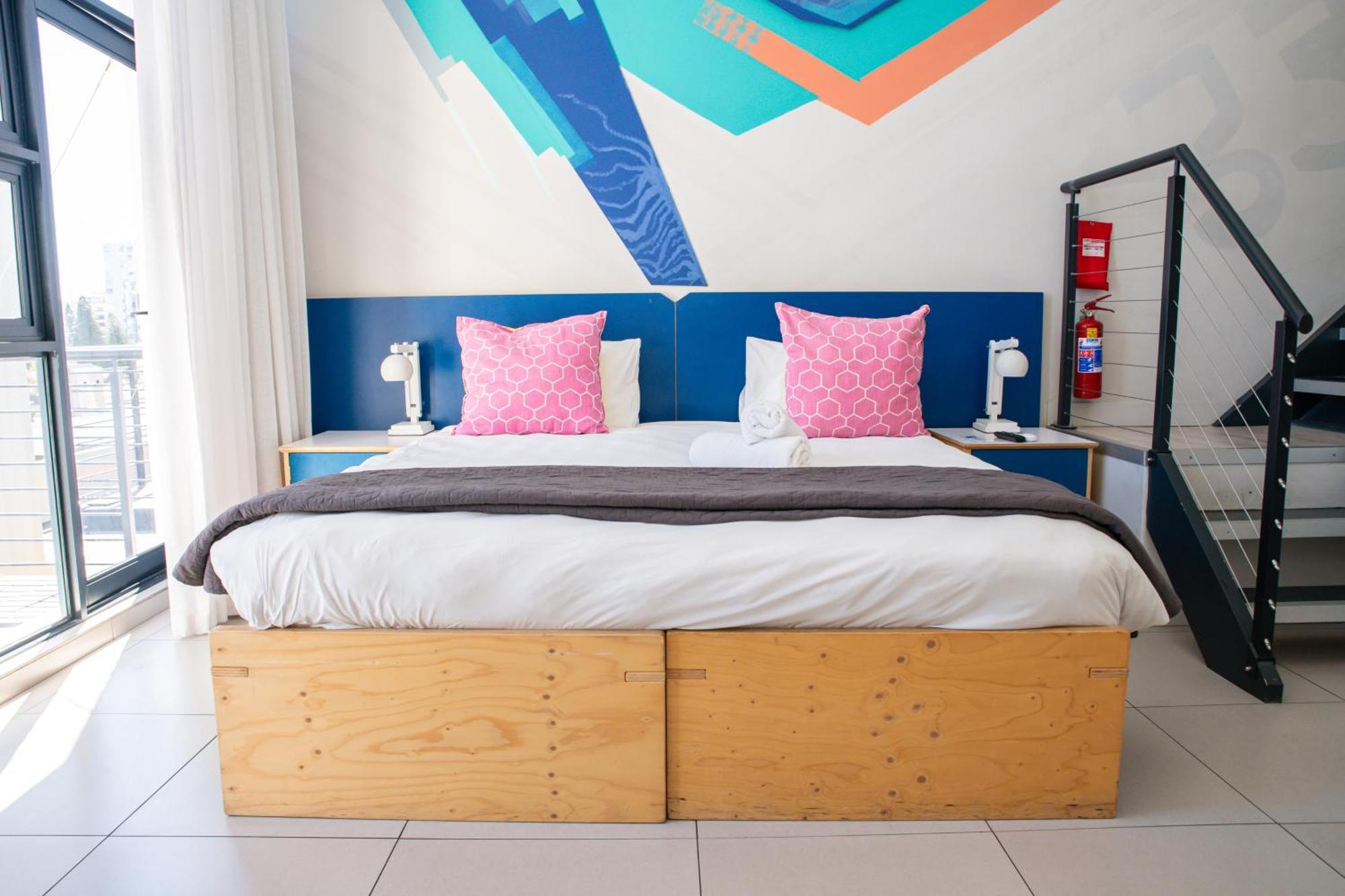Mojo Hotel & Market